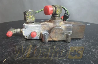 Zestaw zaworów Case 821C 