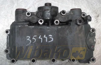 Chłodniczka oleju z obudową i podstawami filtrów oleju Deutz TDC2013 L06 2V 