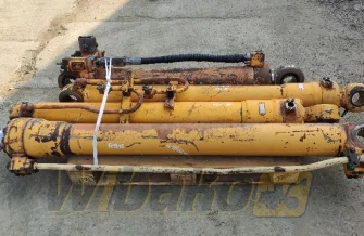 Komplet siłowników Liebherr R912 