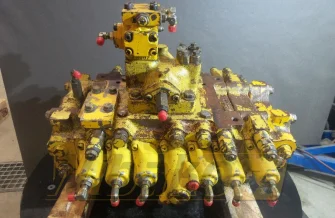Rozdzielacz Komatsu 2023869 723-46-11620-04