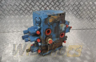 Rozdzielacz Case 721D 