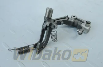 Dźwignia regulatora gazu do silnika Kubota D722 16867-56050