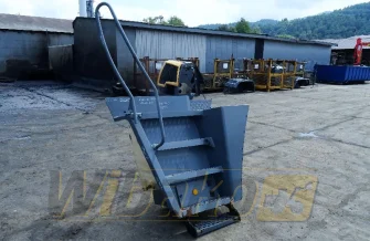 Schodki lewe Liebherr 8929637
