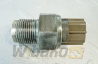 Czujnik ciśnienia paliwa listwy paliwowej do silnika Kubota V3307-T 