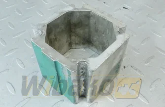 Adapter kolektora ssacego H= 70 mm do silnika Volvo Penta TAD870-73VE 21827488