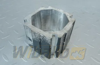 Adapter kolektora ssącego H= 70 mm Deutz 04254725