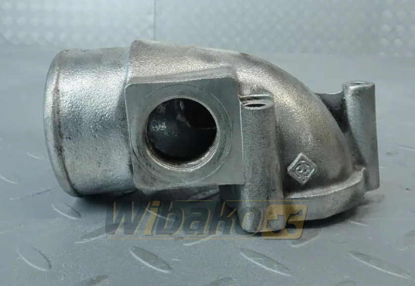 Kolano pompy wody do silnika Deutz BF8M1015 – używany
