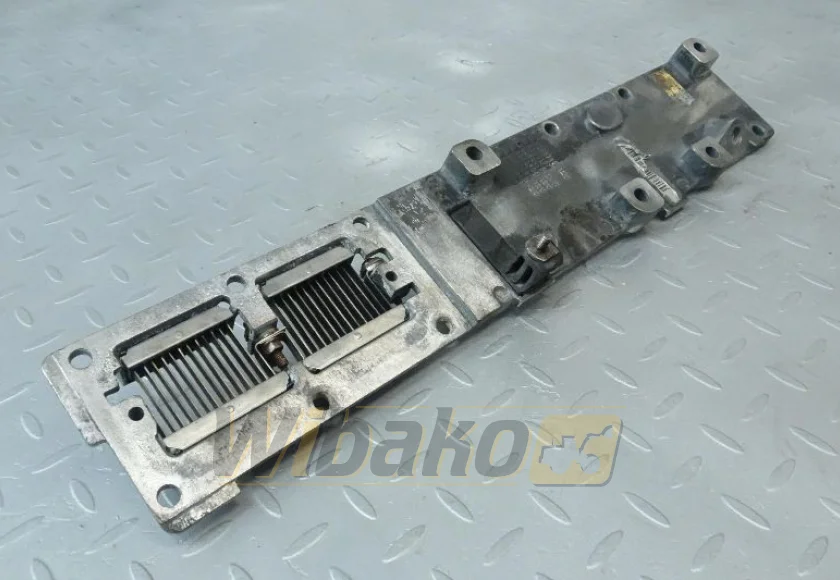 Pokrywa kolektora ssącego do silnika Cummins QSB6.7 5256196 – używany