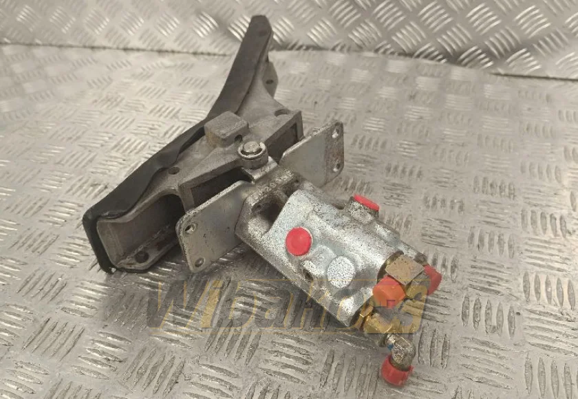 Pedał Liebherr VG7-2/3 L07 9079259-101 – używany