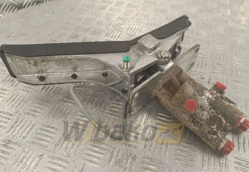 Pedał Liebherr VG-7 2/3 L 01 9265508-006 – używany