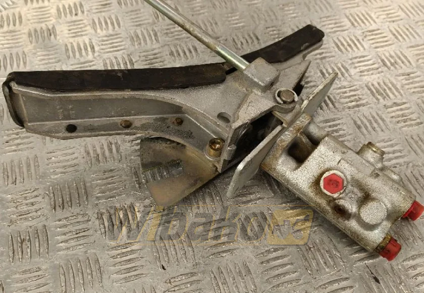 Pedał Liebherr VG7 - 2/3 R07 9079258-101 – używany