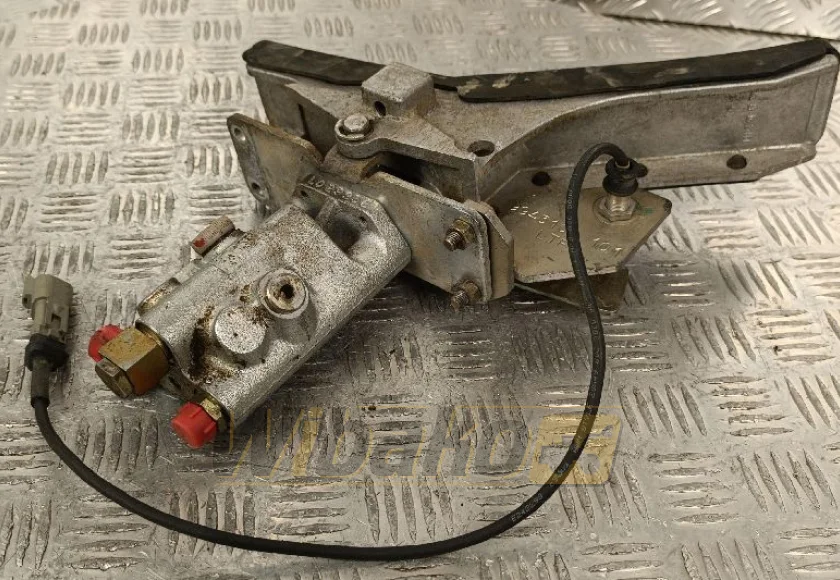 Pedał Liebherr VG7-2/3 L07 9079259-101 – używany