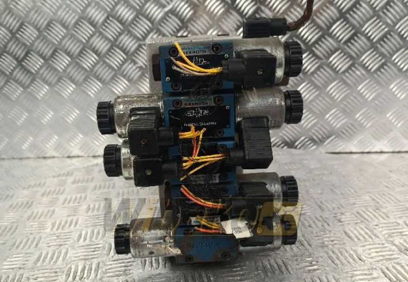 Zestaw zaworów REXROTH #US00900363 E-8 – używany