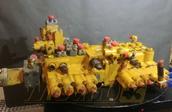 Rozdzielacz hydrauliczny Caterpillar 114-1085