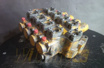 Rozdzielacz Liebherr M/4 