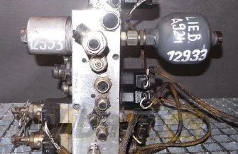 Zestaw zaworów Liebherr OF7428A E-6