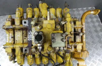 Rozdzielacz Komatsu PC210-6K M/7