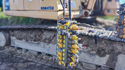 Pompa i rozdzielacz hydrauliczny z koparki Komatsu