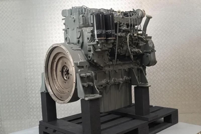 Kompletny czterocylindrowy silnik wysokoprężny Liebherr D924