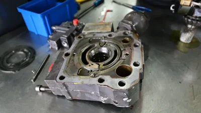 Gdy maszyna zwalnia, a robota czeka – awaria w Volvo EW160B