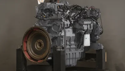 Remont silnika Deutz TCD2013 L06 2V w rozkładarce asfaltu Dynapac SD135C